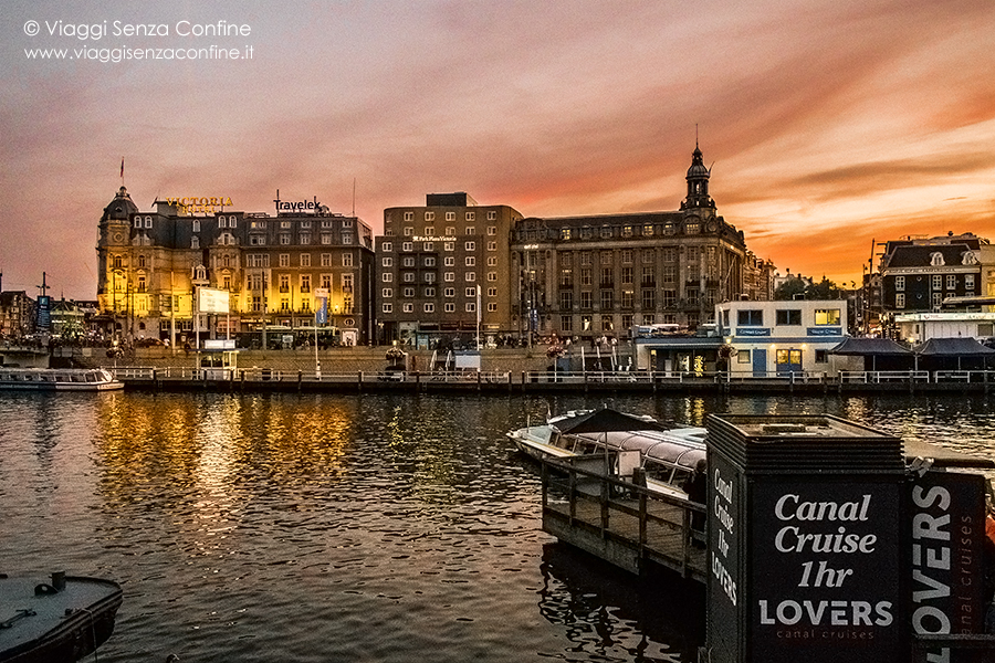 Tramonto stazione di Amsterdam