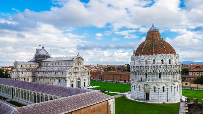 Piazza dei MIracoli di Pisa vista dall'alto